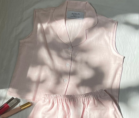 Sleeveless T-shirt