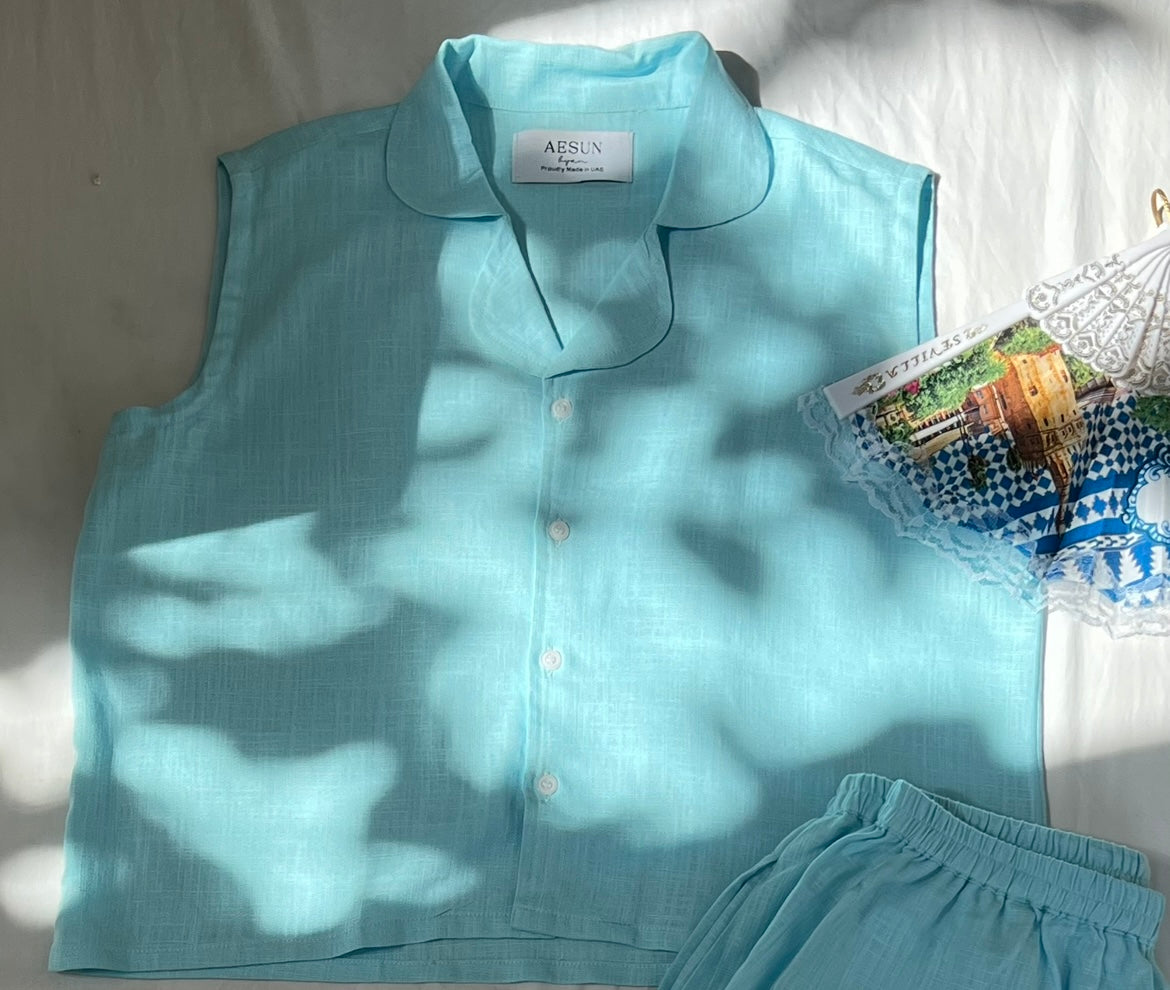 Sleeveless T-shirt